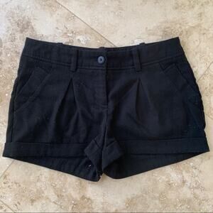 Love culture slightly pleated shorts